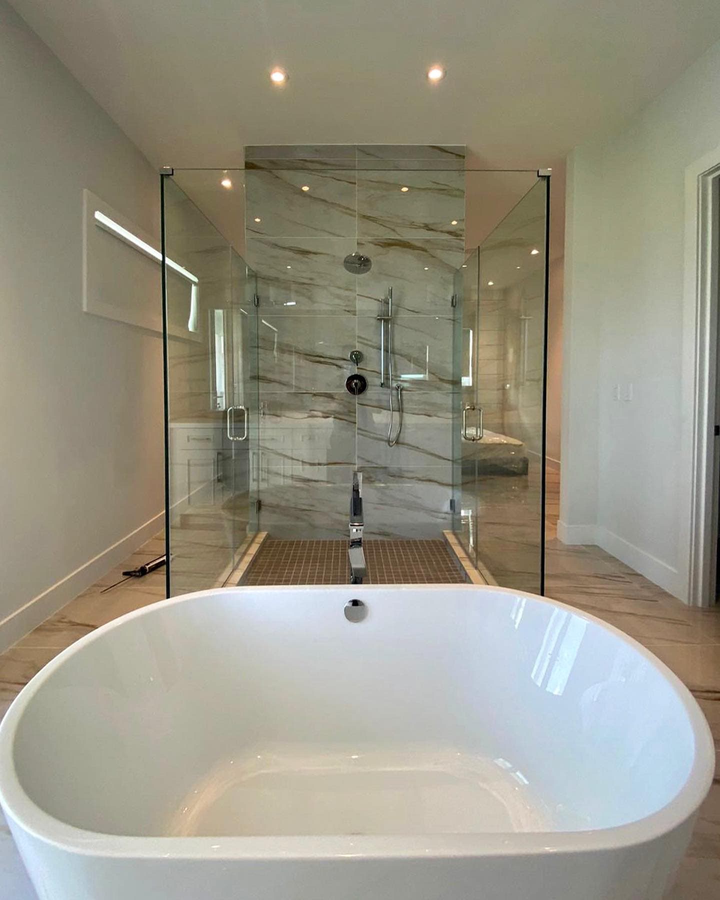 Primary bath, freestanding tub