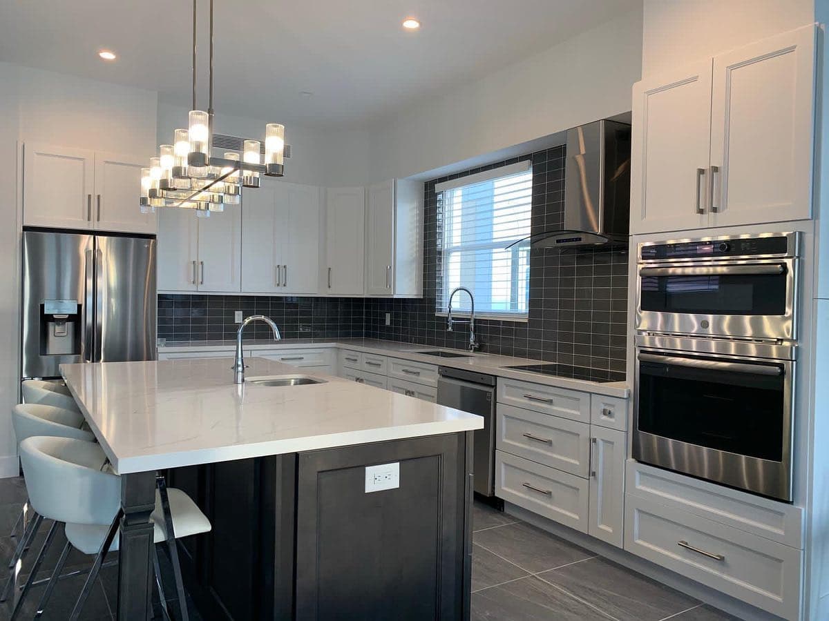 Chef kitchen, dark backsplash