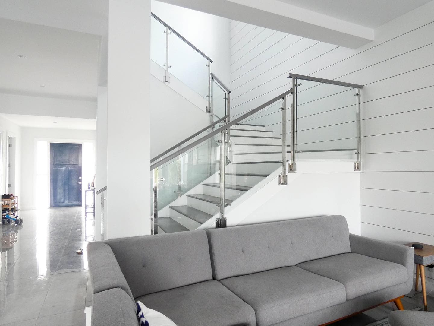 Glass-rail staircase